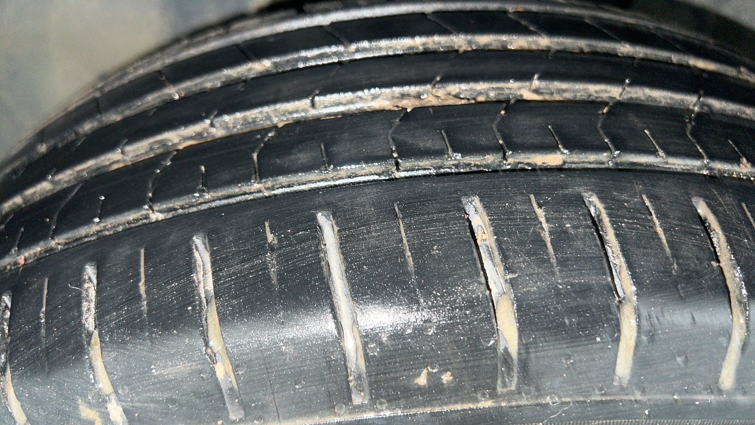 Used 2022 Tata Punch Accomplished Dazzle Pack MT Petrol Manual tyres LEFT FRONT TYRE TREAD VIEW
