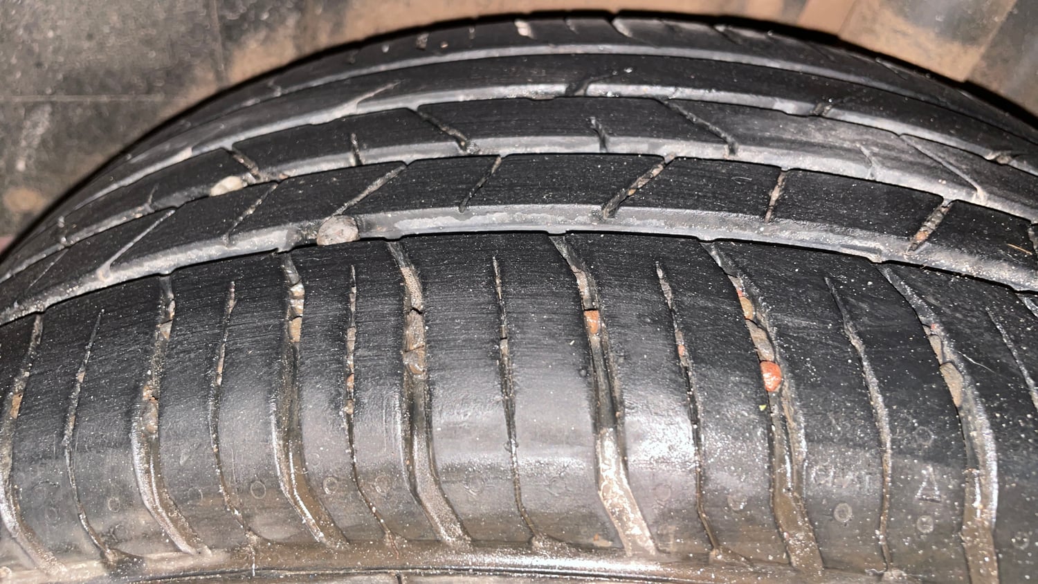 Used 2022 Volkswagen Virtus Topline 1.0 TSI MT Petrol Manual tyres LEFT REAR TYRE TREAD VIEW