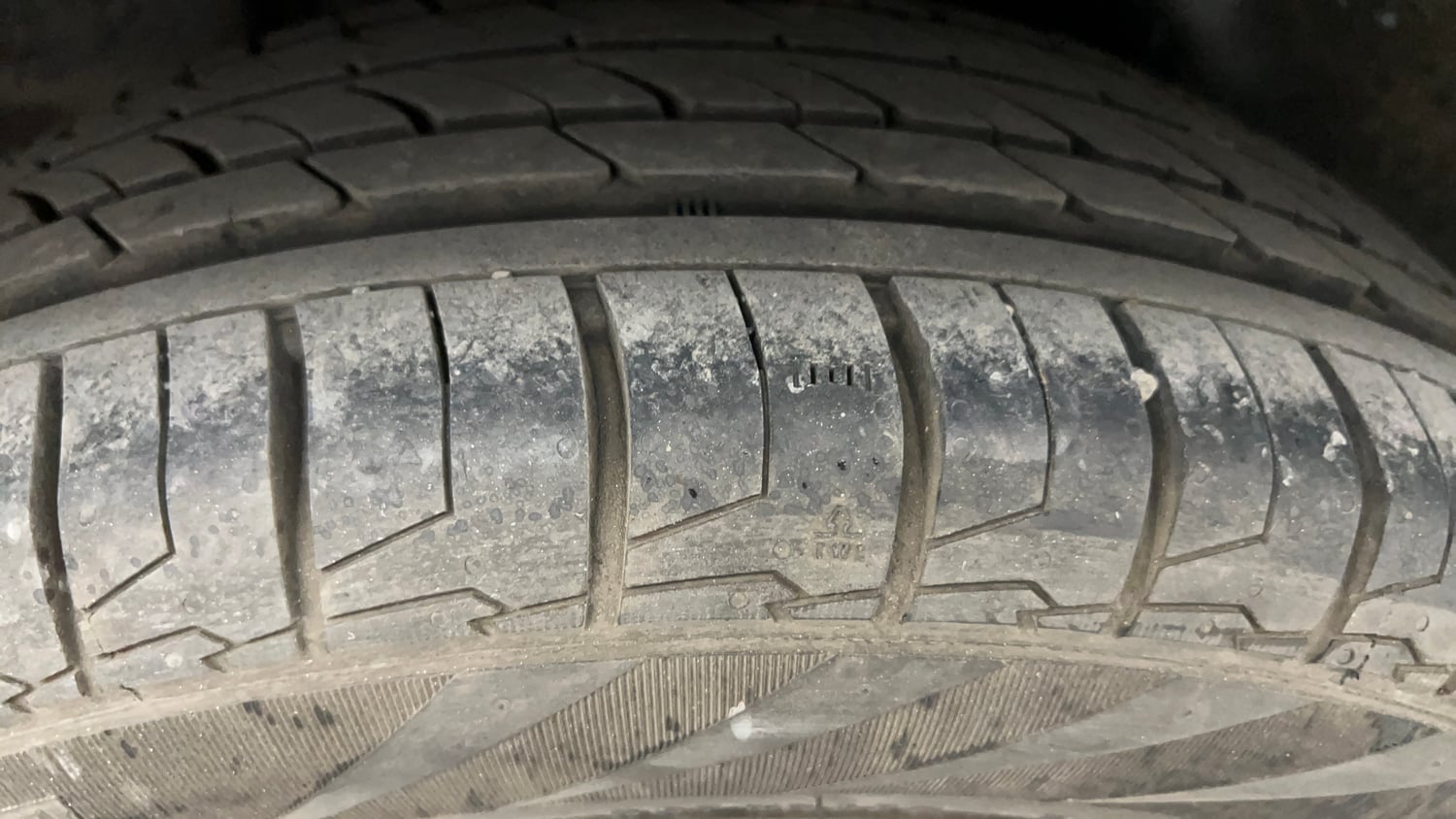 Used 2016 Maruti Suzuki Ciaz ZXI+ AT Petrol Automatic tyres RIGHT REAR TYRE TREAD VIEW