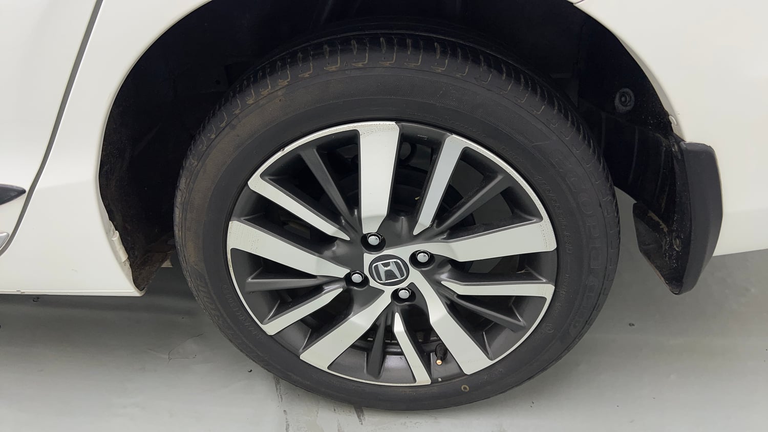Used 2022 Honda City ZX CVT Petrol Petrol Automatic tyres LEFT REAR TYRE RIM VIEW