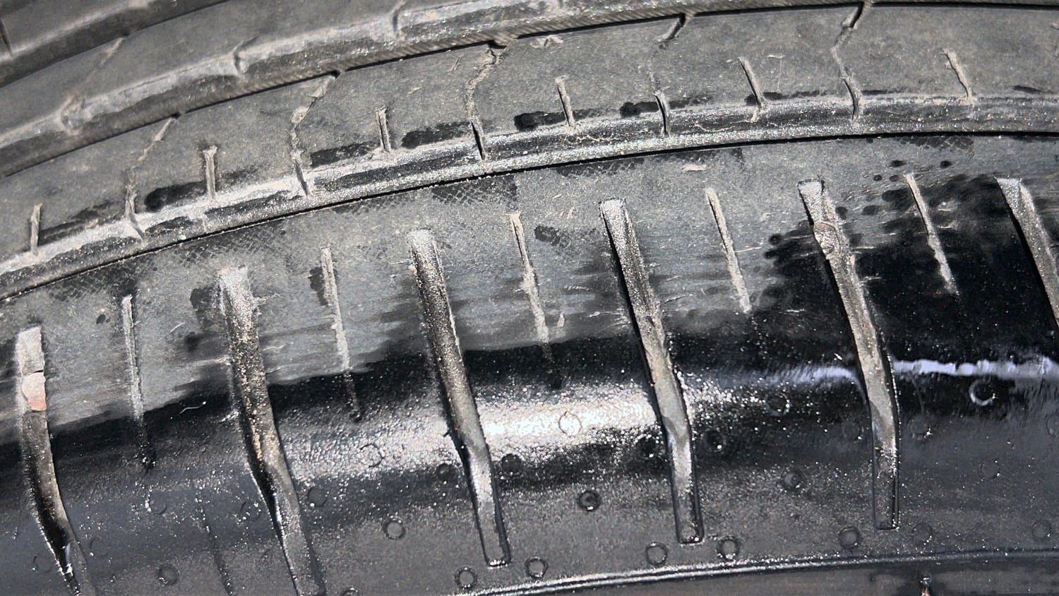 Used 2016 Maruti Suzuki Baleno Alpha 1.2 Petrol Manual tyres LEFT FRONT TYRE TREAD VIEW