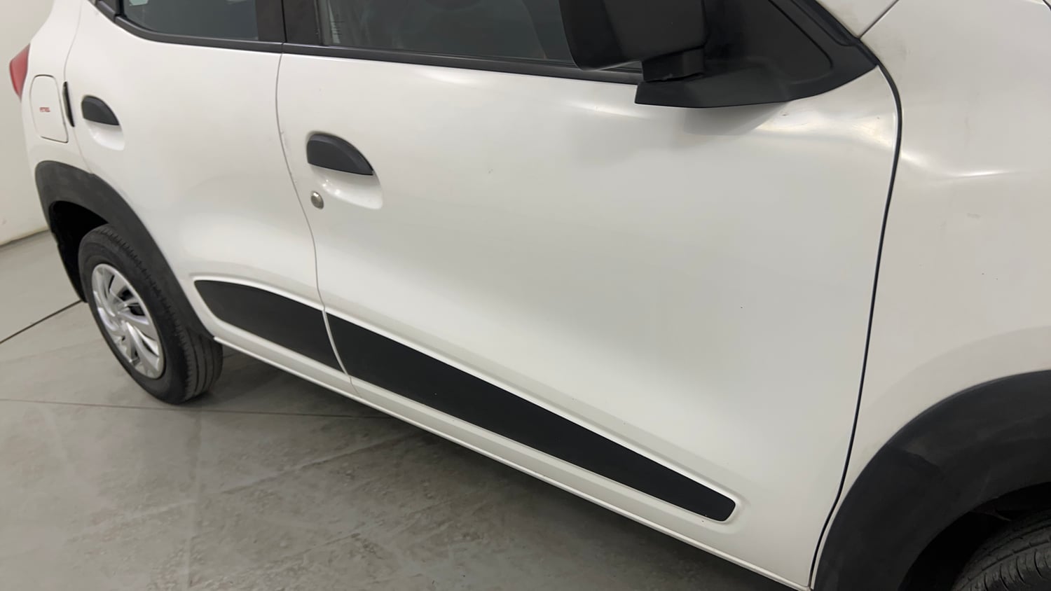 Used 2015 Renault Kwid RXT Petrol Manual dents MINOR DENT
