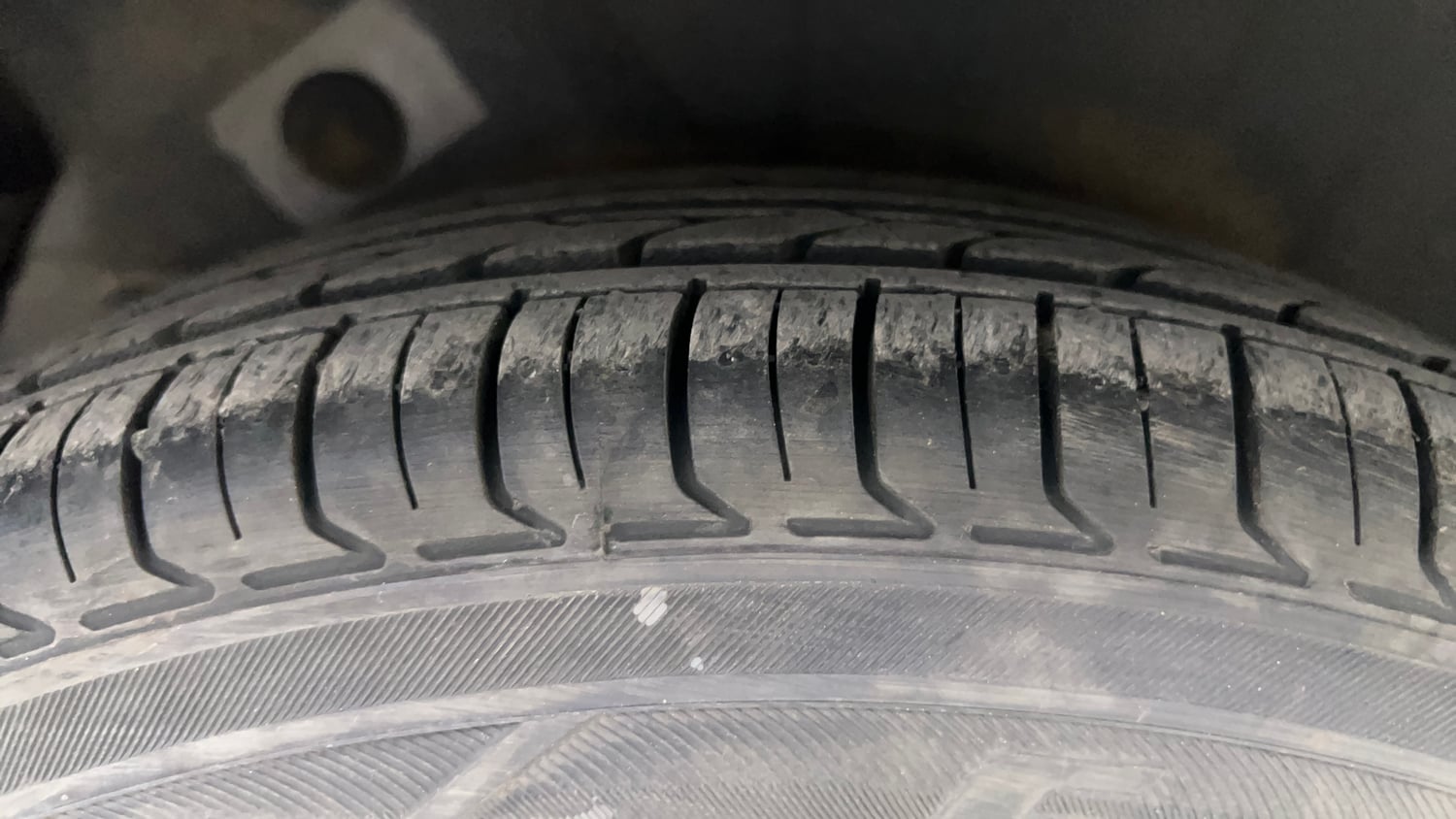 Used 2013 Hyundai i10 Magna 1.2 CNG (Outside Fitted) Cng Manual tyres RIGHT REAR TYRE TREAD VIEW