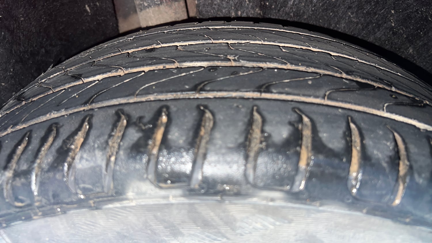 Used 2016 Maruti Suzuki Baleno Alpha 1.2 Petrol Manual tyres RIGHT REAR TYRE TREAD VIEW