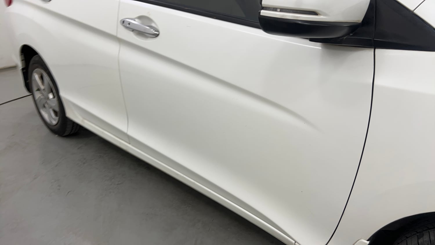 Used 2016 Honda City VX Petrol Manual dents MINOR SCRATCH
