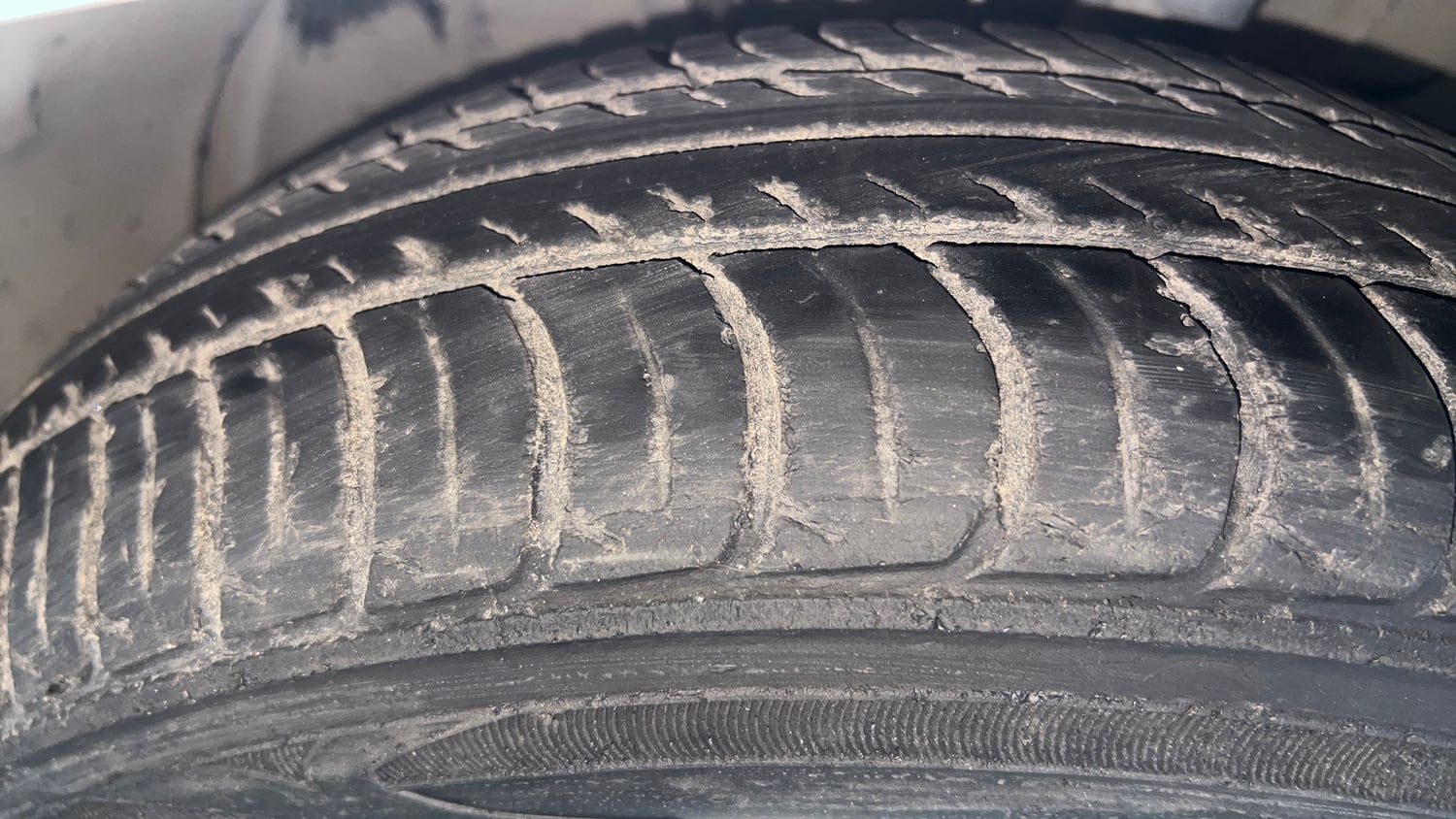 Used 2022 Tata Tigor XZ CNG Cng Manual tyres LEFT FRONT TYRE TREAD VIEW
