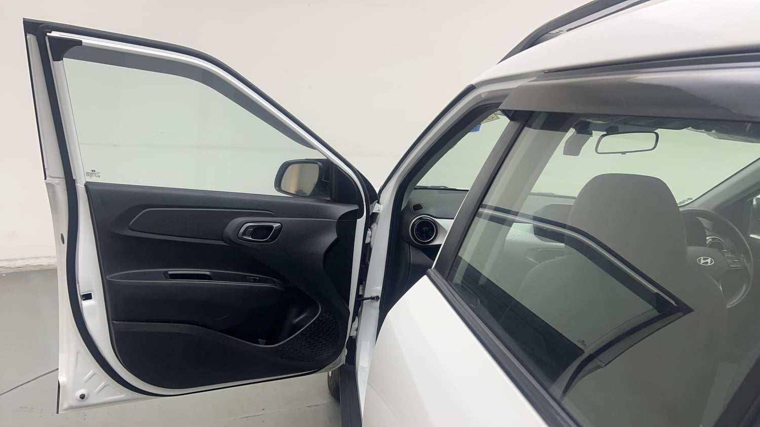 Used 2025 Hyundai Exter SX Tech 1.2 HY-CNG DUO MT Cng Manual interior LEFT FRONT DOOR OPEN VIEW