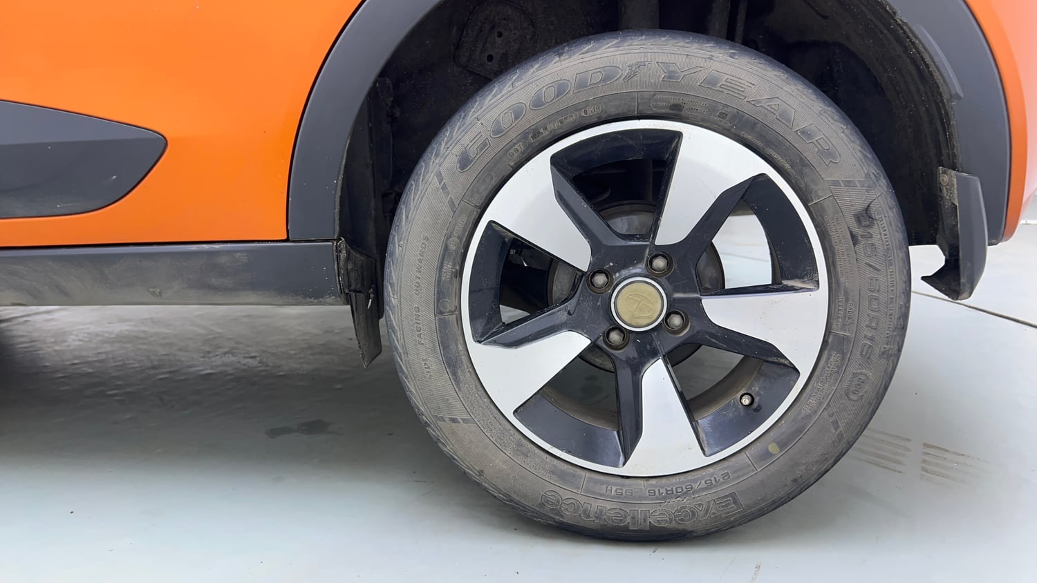 Used 2019 Tata Nexon XZA Plus Diesel Dual Tone Diesel Automatic tyres LEFT REAR TYRE RIM VIEW