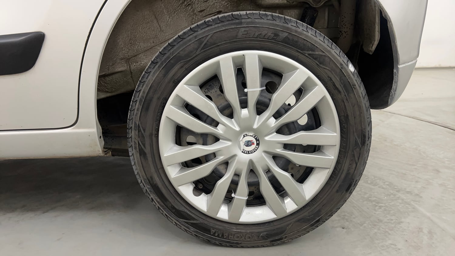 Used 2016 Maruti Suzuki Wagon R VXI Petrol Manual tyres LEFT REAR TYRE RIM VIEW
