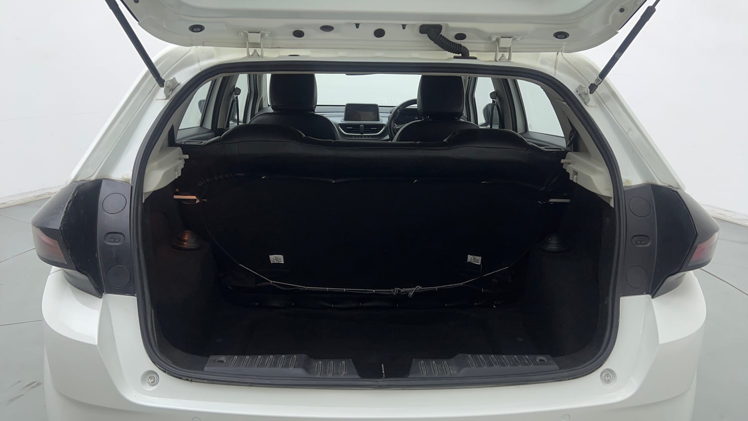 Used 2024 Tata Altroz XT Petrol Petrol Manual interior DICKY INSIDE VIEW
