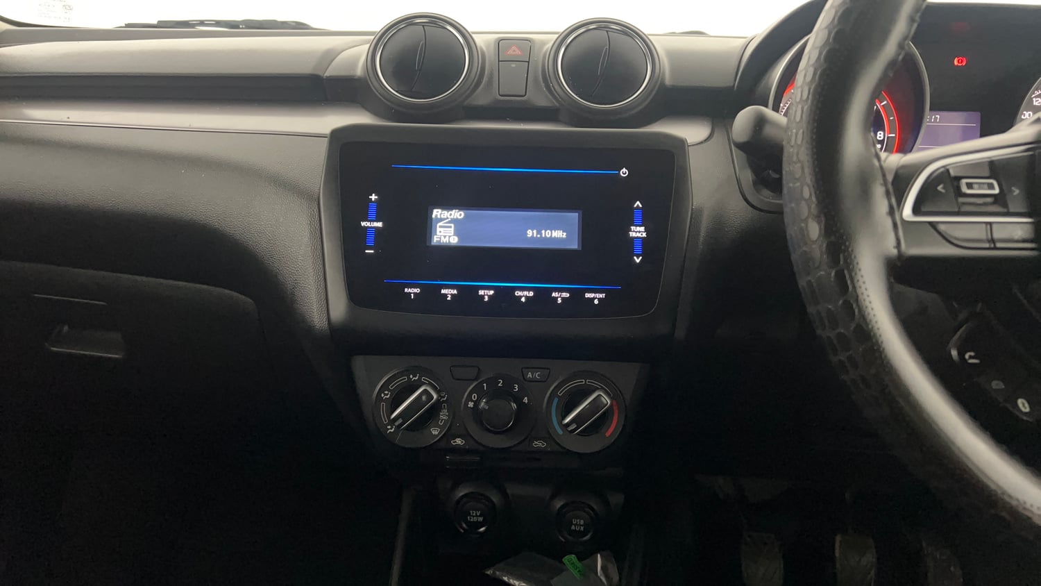 Used 2023 Maruti Suzuki Swift VXi Petrol Manual interior MUSIC SYSTEM & AC CONTROL VIEW
