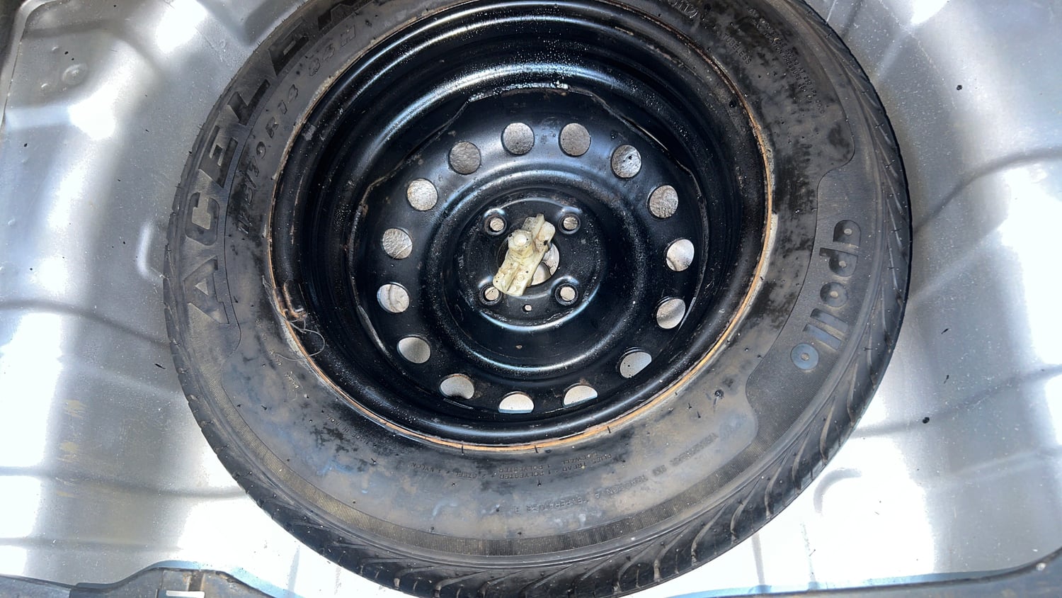 Used 2013 Hyundai i20 Magna 1.2 Petrol Manual tyres SPARE TYRE VIEW