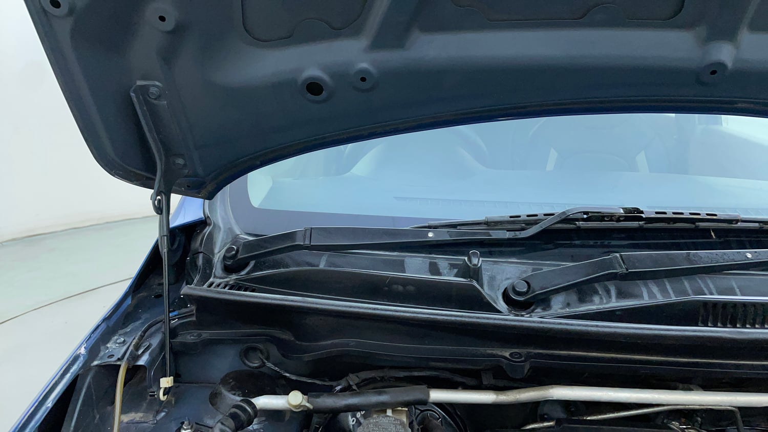 Used 2018 Maruti Suzuki Celerio VXi AMT Petrol Automatic engine ENGINE RIGHT SIDE HINGE & APRON VIEW