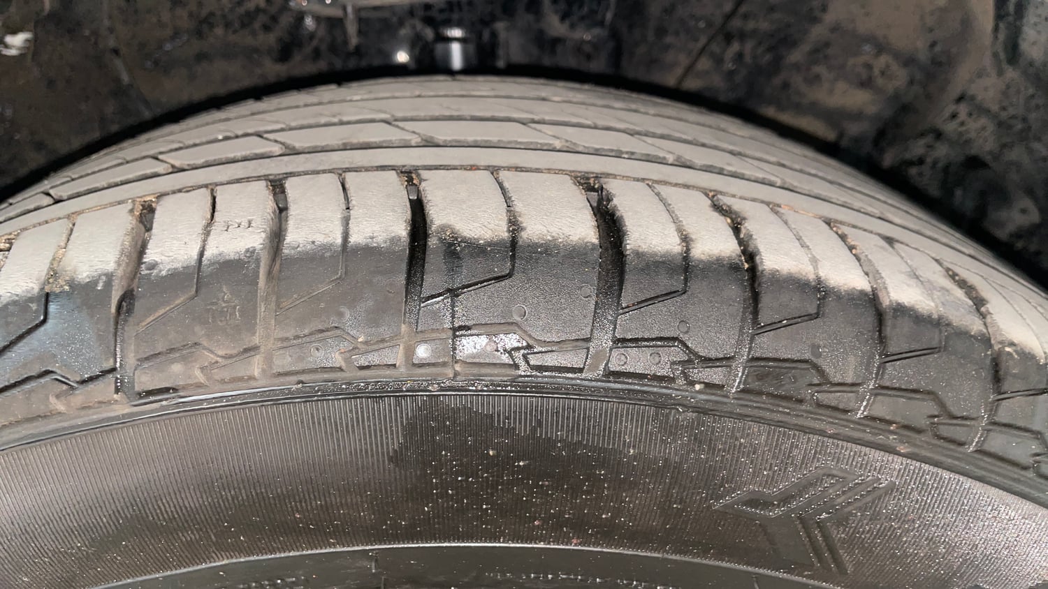 Used 2024 Hyundai Creta SX (O) 1.5 Petrol IVT Knight Petrol Automatic tyres RIGHT FRONT TYRE TREAD VIEW