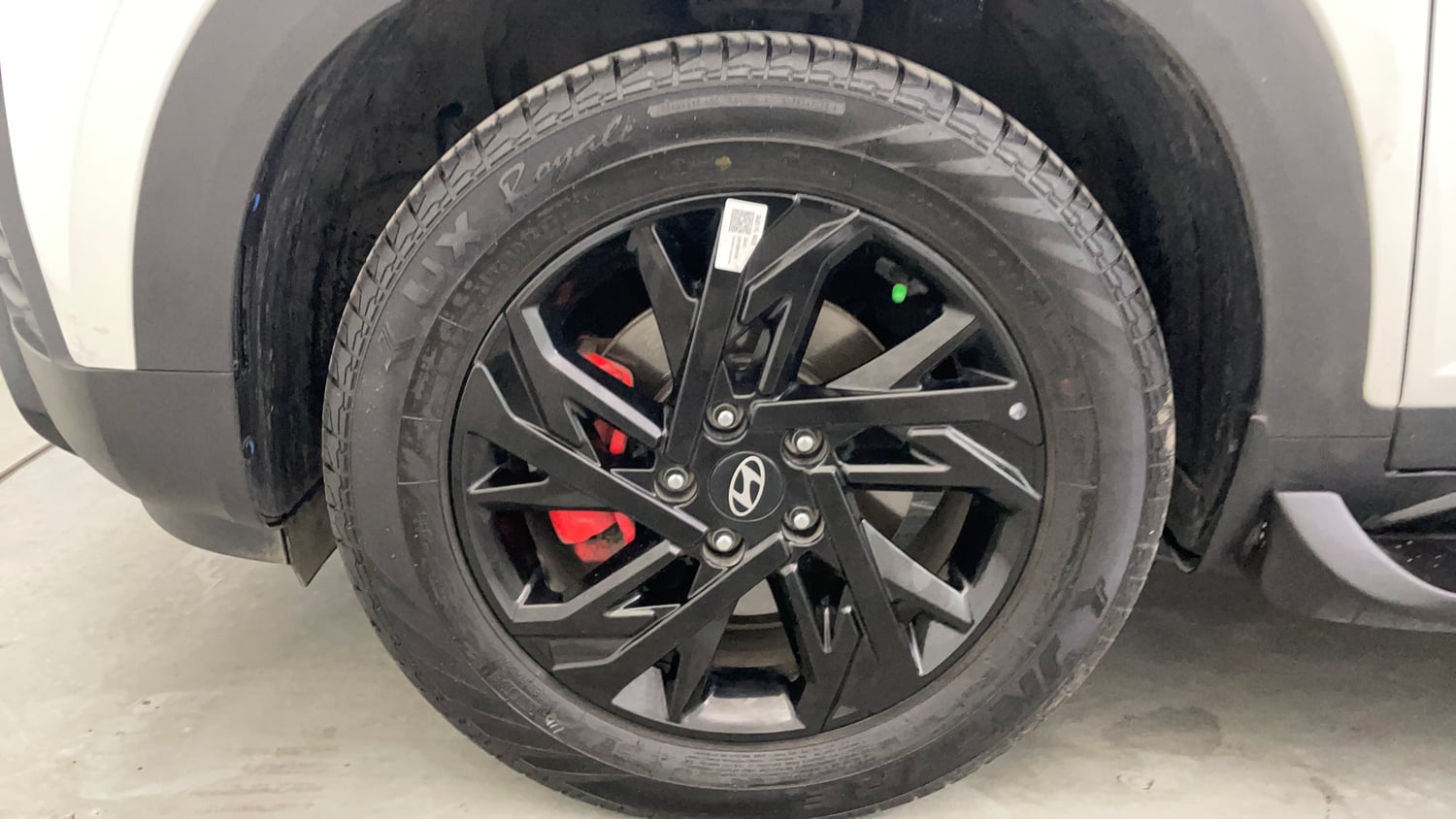 Used 2024 Hyundai Creta SX (O) 1.5 Petrol IVT Knight Petrol Automatic tyres LEFT FRONT TYRE RIM VIEW