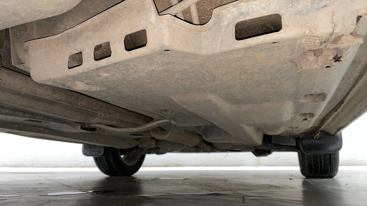 Used 2016 Volkswagen Ameo Highline1.2L (P) Petrol Manual extra REAR RIGHT UNDERBODY VIEW