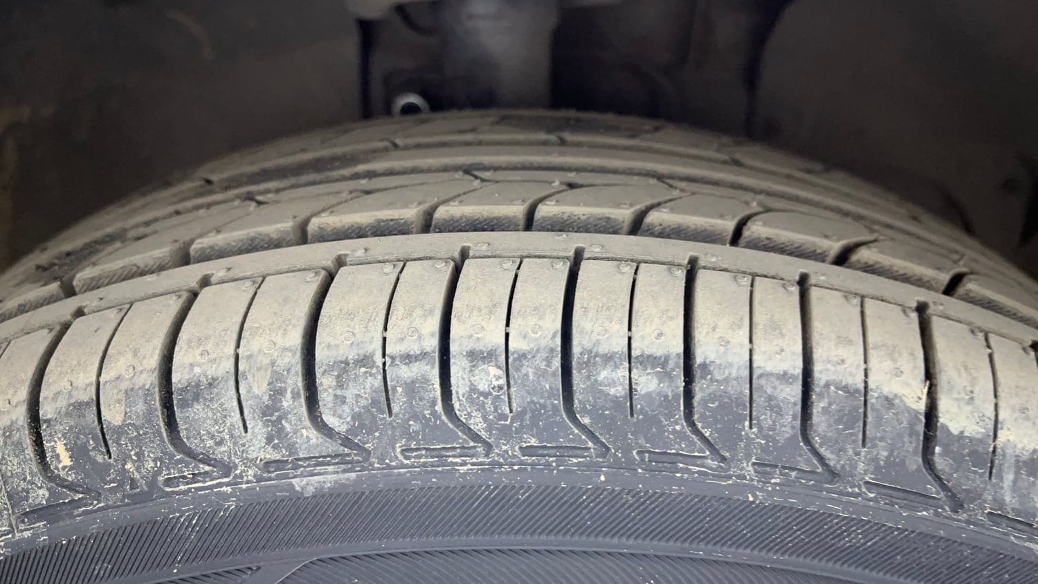 Used 2012 Ford Figo Duratorq Diesel ZXI 1.4 Diesel Manual tyres RIGHT FRONT TYRE TREAD VIEW