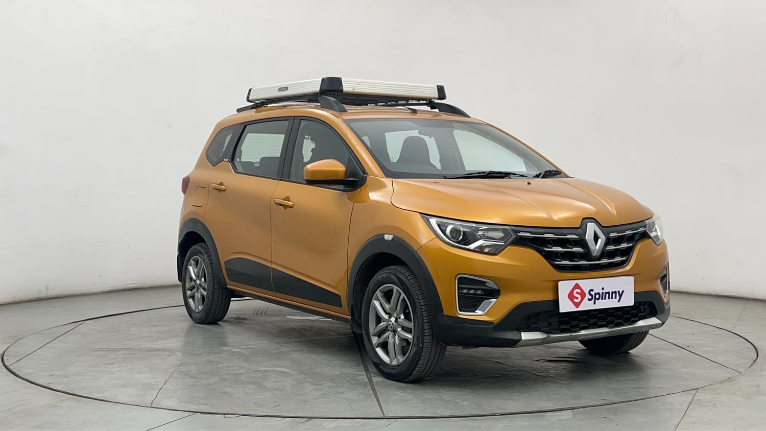 Used 2020 Renault Triber RXZ Petrol Manual exterior RIGHT FRONT CORNER VIEW