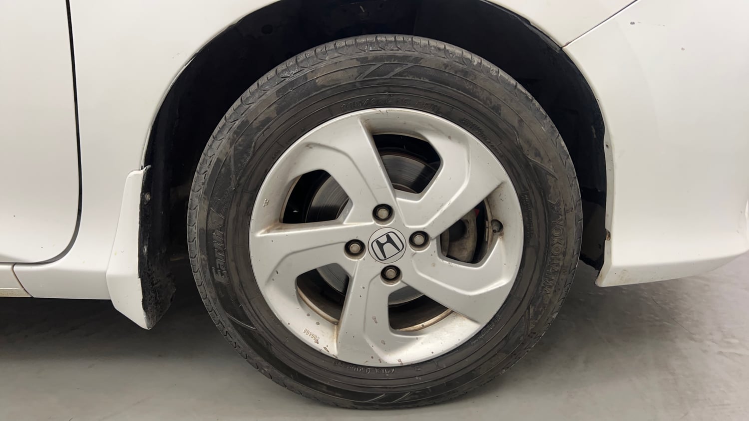 Used 2016 Honda City VX CVT Petrol Automatic tyres RIGHT FRONT TYRE RIM VIEW