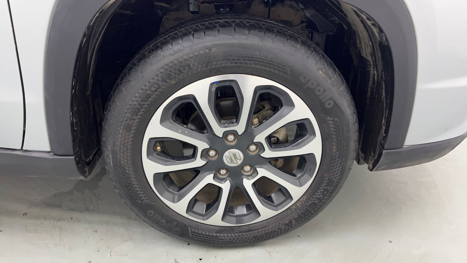 Used 2024 Maruti Suzuki Grand Vitara Delta Smart Hybrid Petrol Manual tyres RIGHT FRONT TYRE RIM VIEW