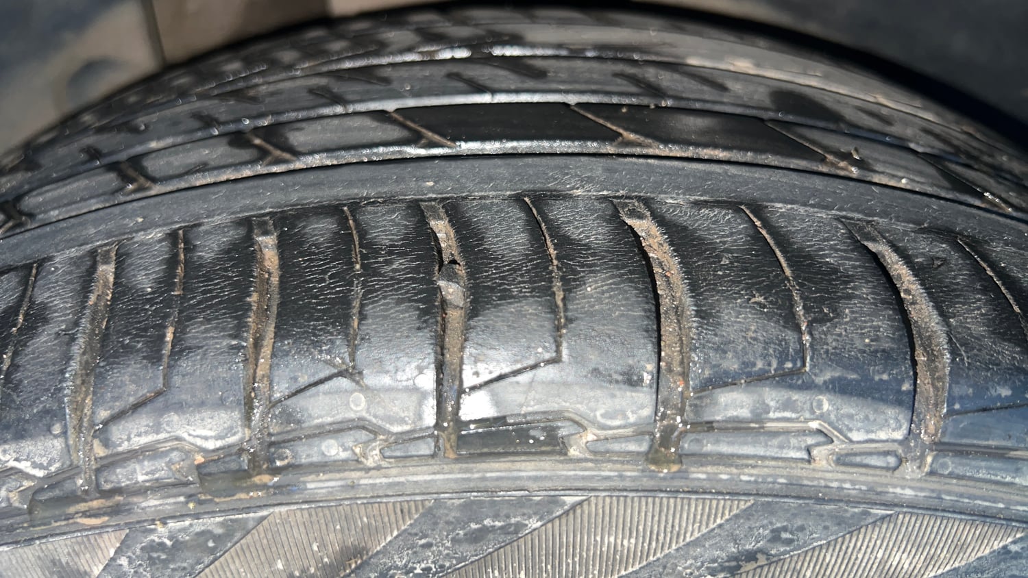 Used 2022 Kia Seltos X Line 1.5 Diesel AT Diesel Automatic tyres RIGHT REAR TYRE TREAD VIEW