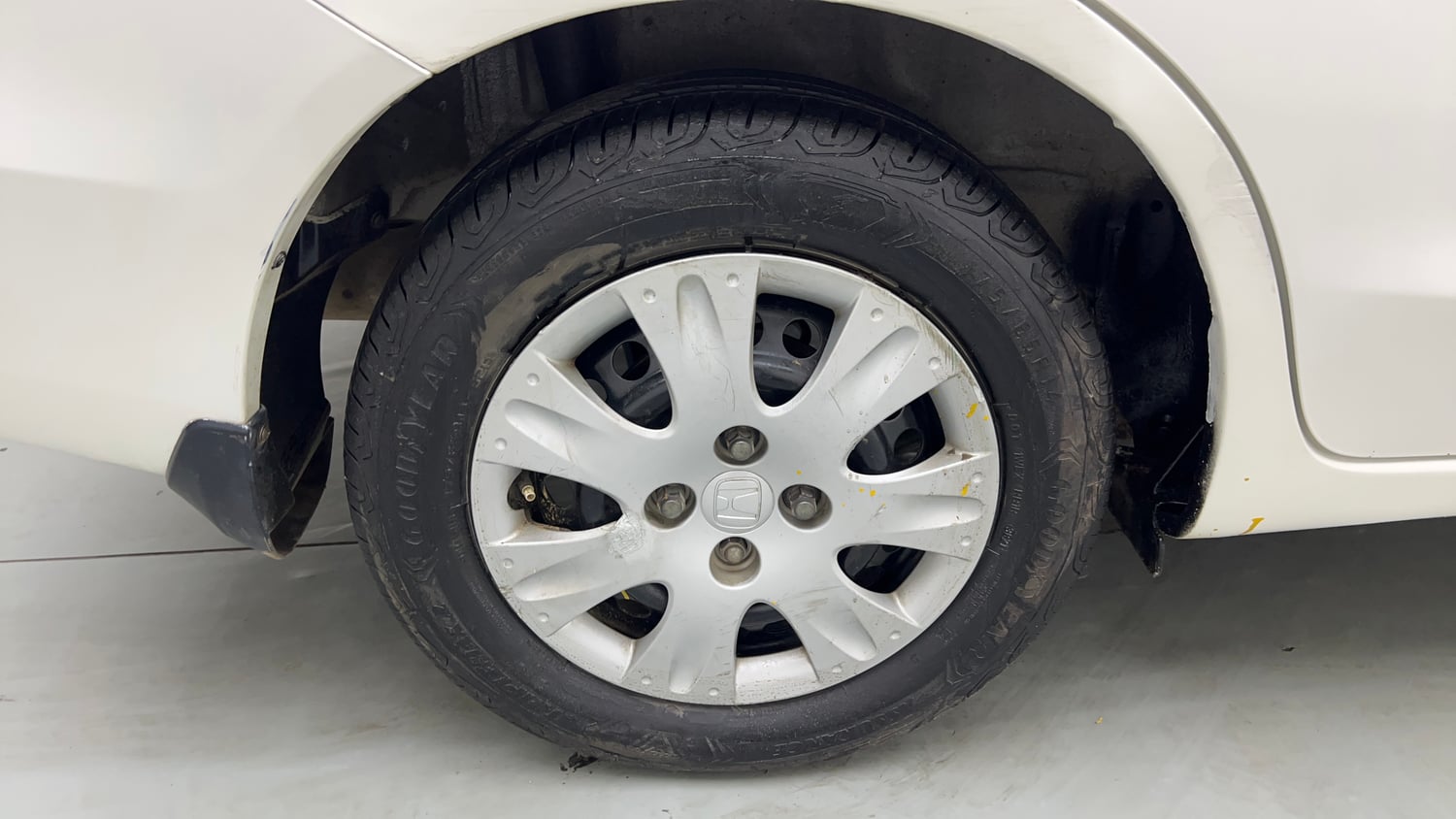 Used 2014 Honda Amaze 1.2 S i-VTEC Petrol Manual tyres RIGHT REAR TYRE RIM VIEW