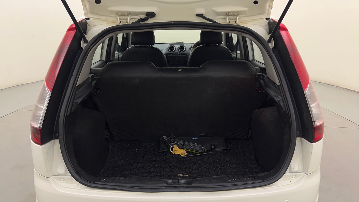 Used 2013 Ford Figo Duratec Petrol Titanium 1.2 Petrol Manual interior DICKY INSIDE VIEW