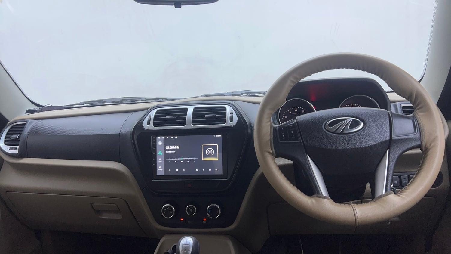 Used 2017 Mahindra TUV300 T8 mHAWK100 Diesel Manual interior DASHBOARD VIEW