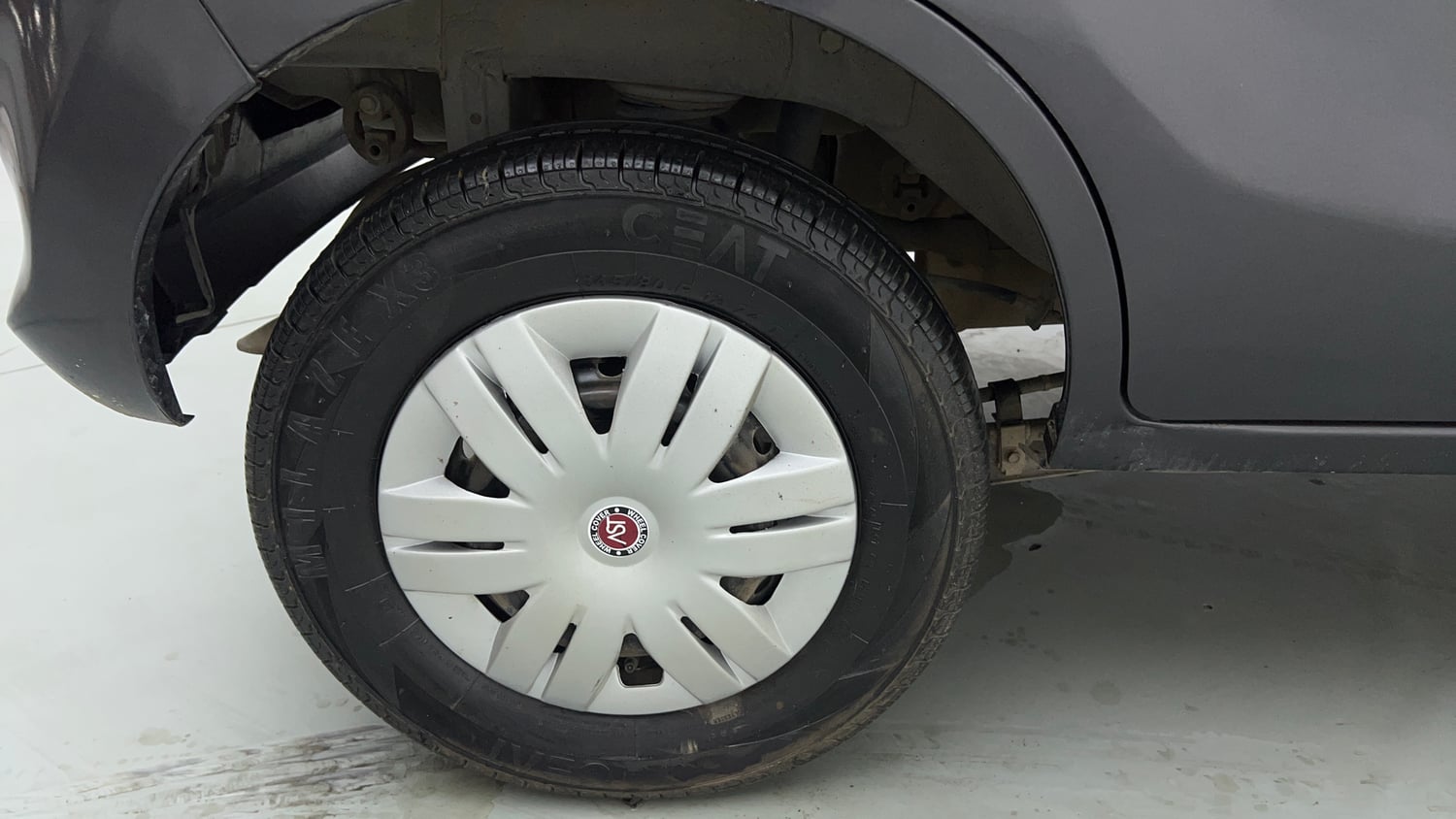 Used 2016 Maruti Suzuki Alto 800 LXi Petrol Manual tyres RIGHT REAR TYRE RIM VIEW