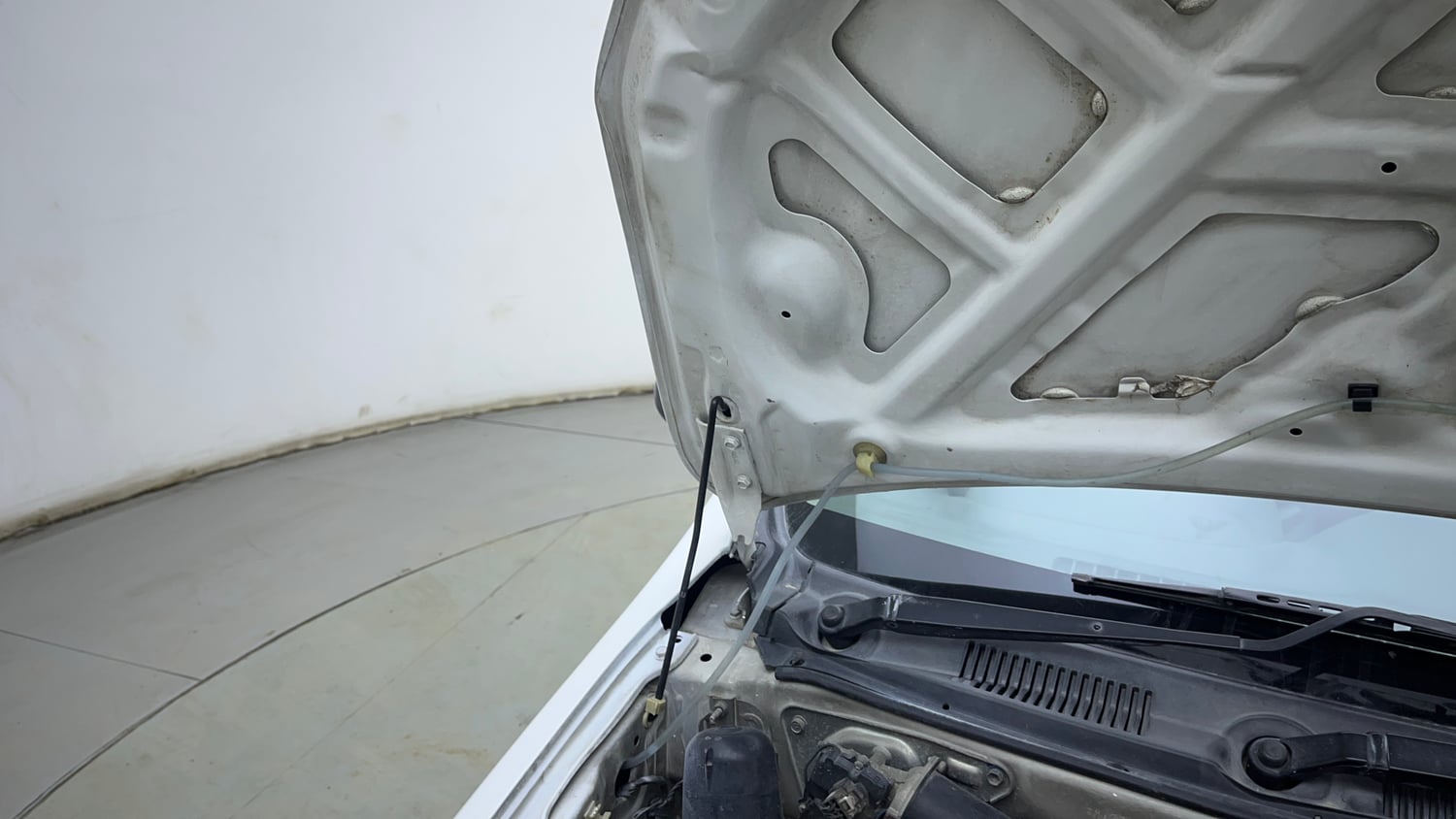 Used 2015 Maruti Suzuki Alto 800 Lxi Petrol Manual engine ENGINE RIGHT SIDE HINGE & APRON VIEW