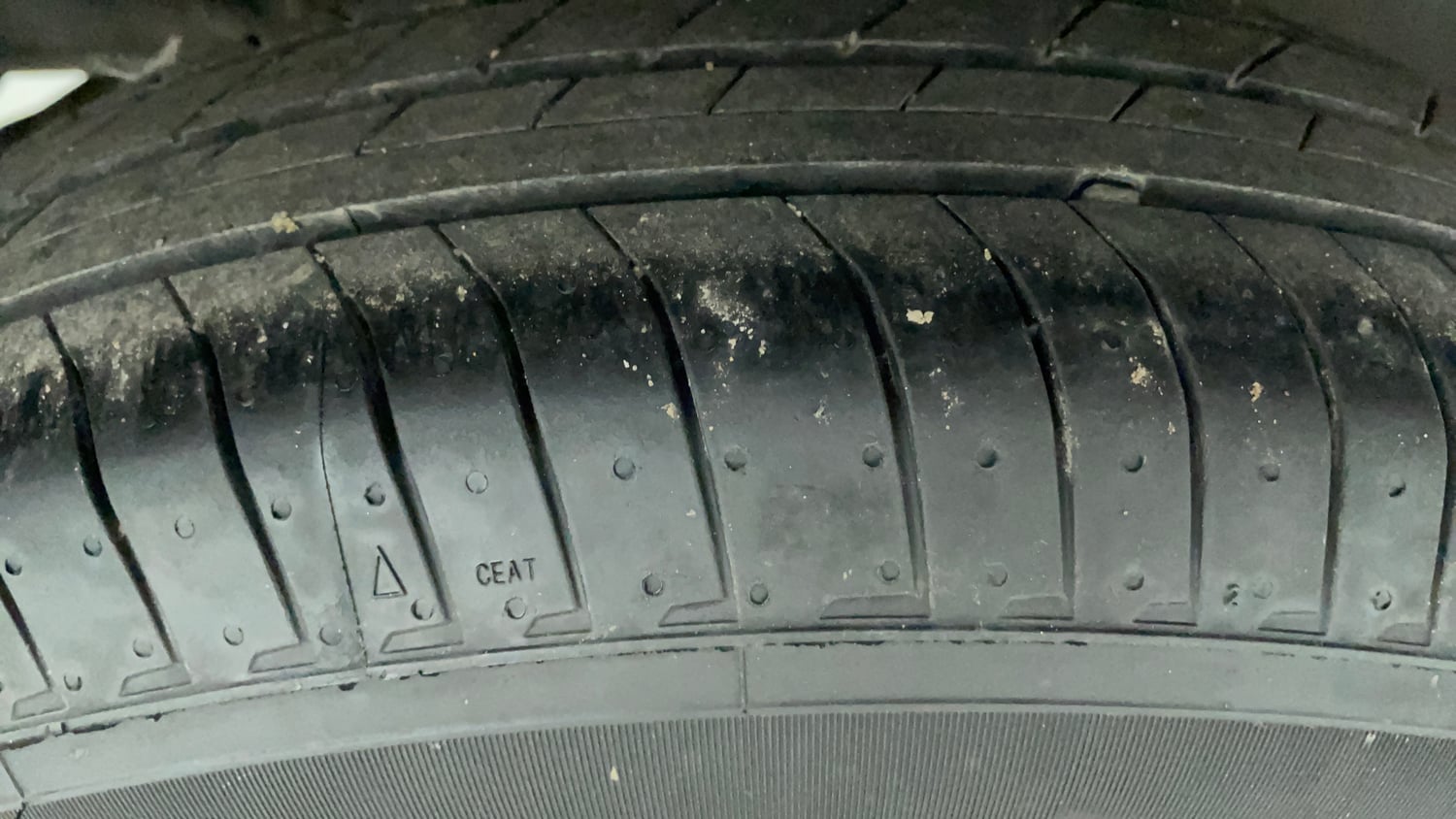 Used 2016 Maruti Suzuki Swift Lxi (O) Petrol Manual tyres RIGHT REAR TYRE TREAD VIEW