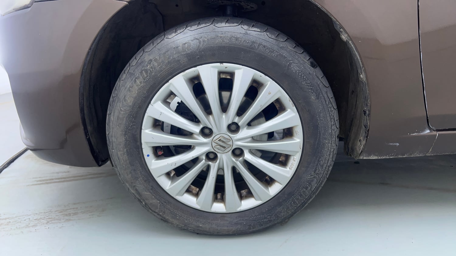 Used 2017 Maruti Suzuki Ciaz ZXi Petrol Manual tyres LEFT FRONT TYRE RIM VIEW