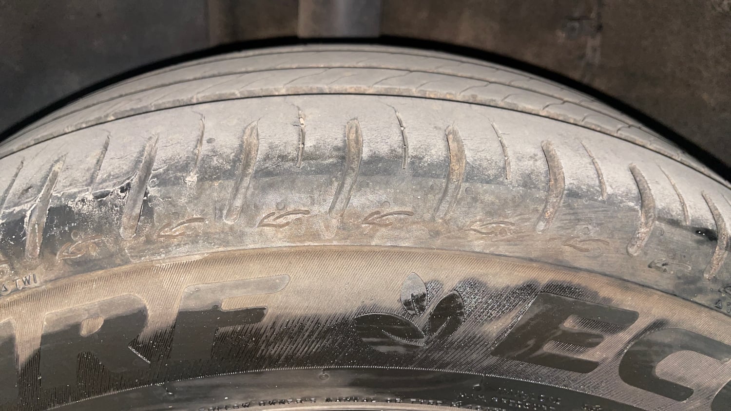Used 2023 Tata Altroz XZA Plus (S) Dark Edition Petrol Automatic tyres RIGHT REAR TYRE TREAD VIEW