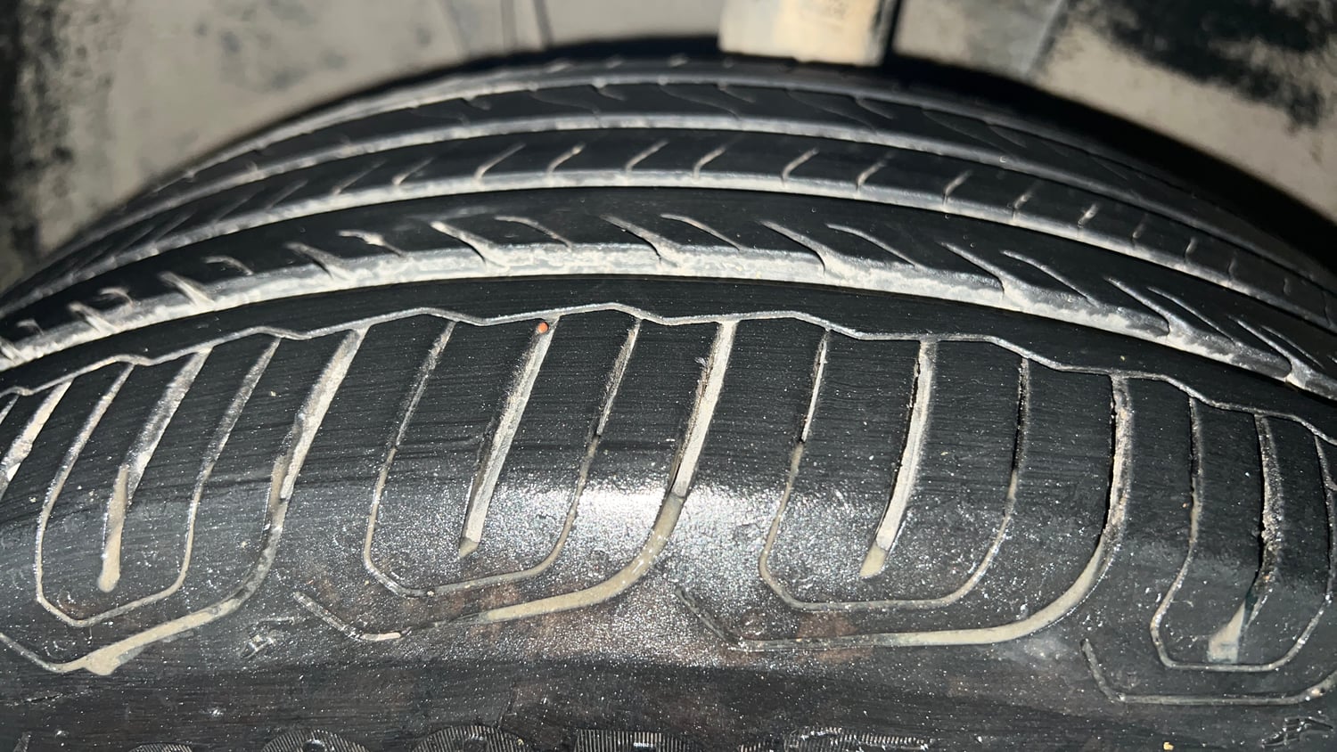 Used 2022 Skoda Slavia Style 1.5L TSI MT Petrol Manual tyres RIGHT FRONT TYRE TREAD VIEW