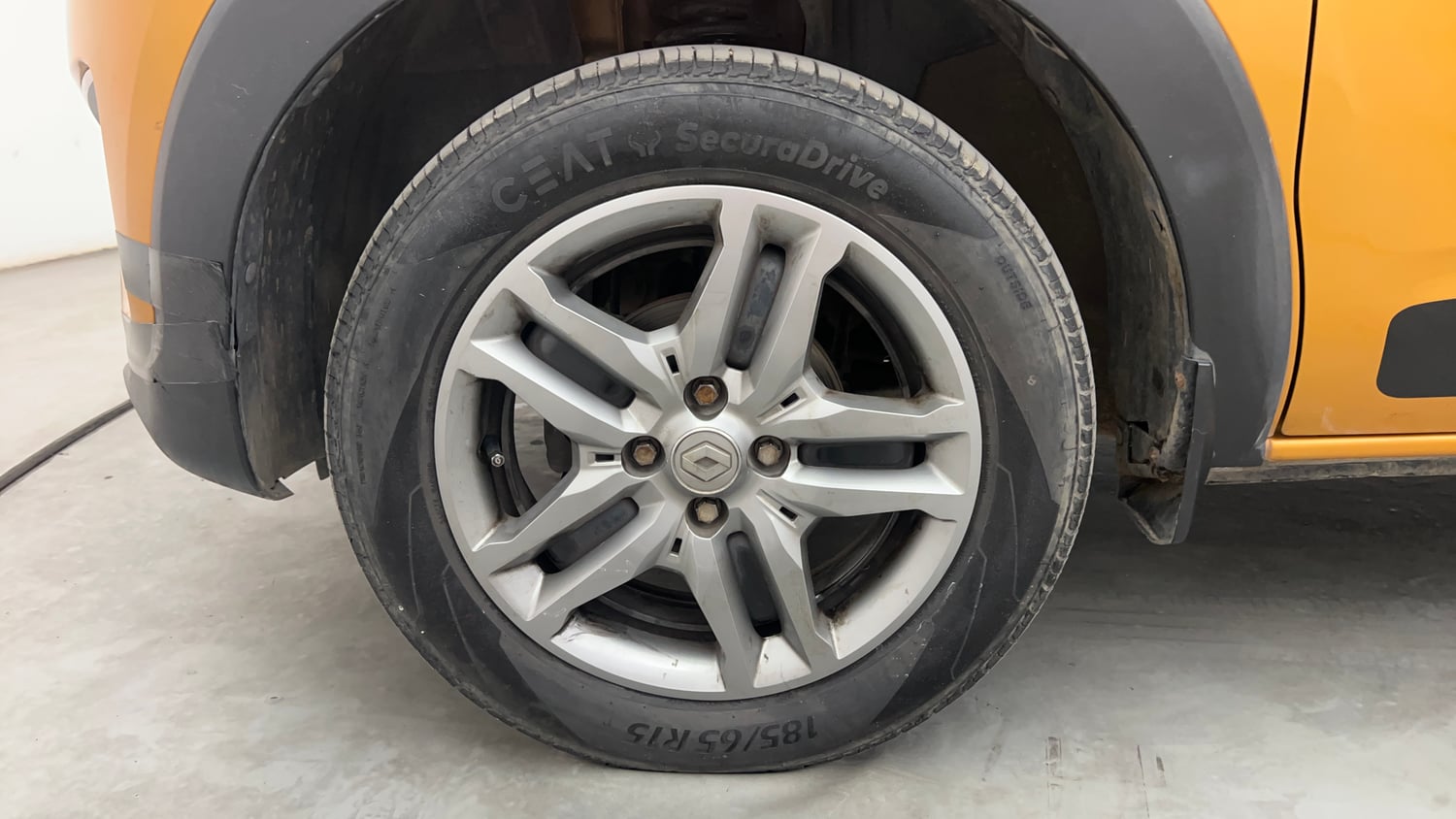 Used 2020 Renault Triber RXZ Petrol Manual tyres LEFT FRONT TYRE RIM VIEW