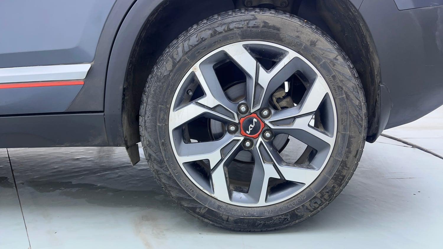 Used 2022 Kia Seltos X Line 1.5 Diesel AT Diesel Automatic tyres LEFT REAR TYRE RIM VIEW
