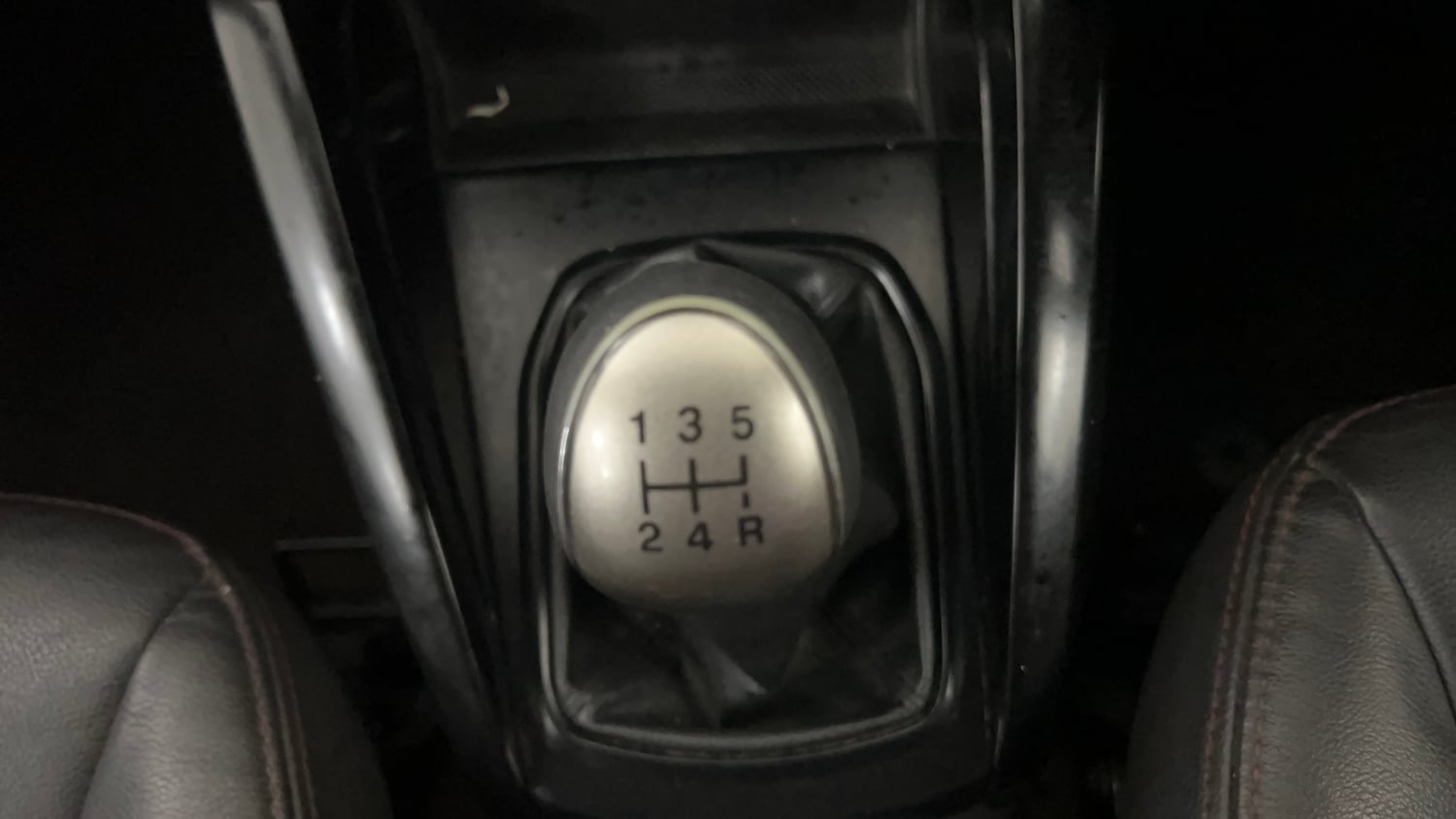 Used 2015 Ford EcoSport Titanium 1.5 TDCi (Opt) Diesel Manual interior GEAR  KNOB VIEW