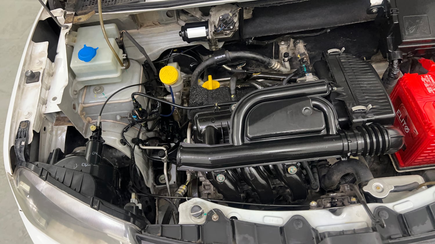 Used 2015 Renault Kwid RXT Petrol Manual engine ENGINE RIGHT SIDE VIEW