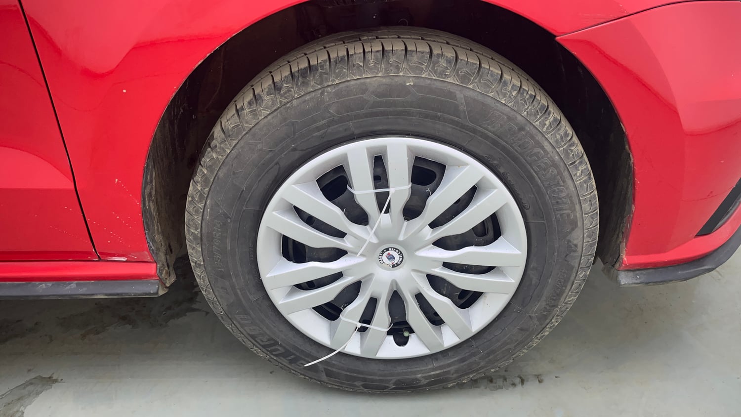 Used 2019 Volkswagen Polo Trendline 1.0L (P) Petrol Manual tyres RIGHT FRONT TYRE RIM VIEW