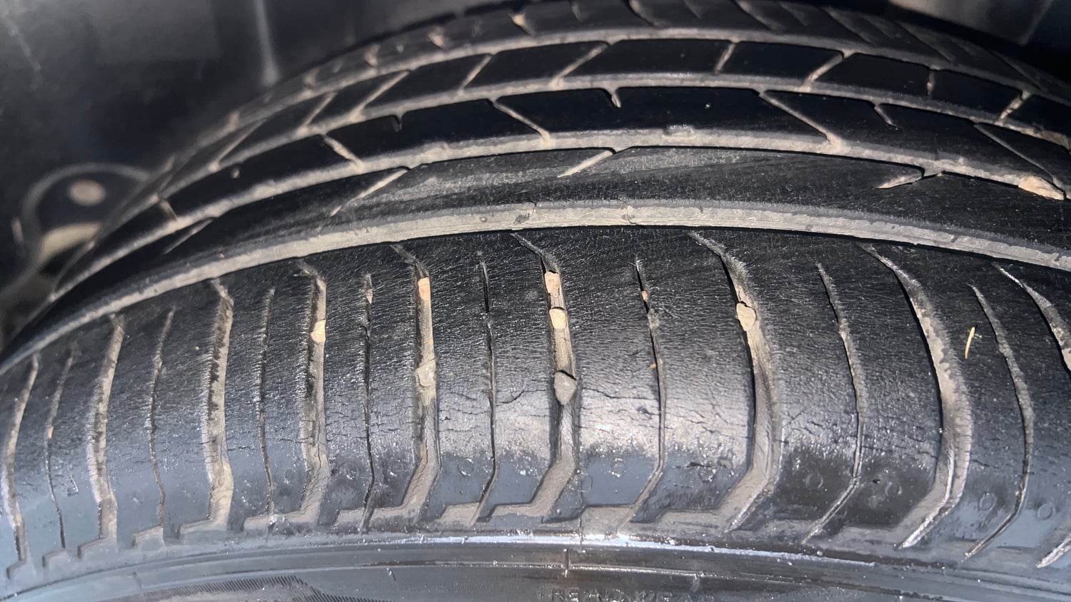 Used 2023 Skoda Slavia Style 1.0L TSI MT Petrol Manual tyres LEFT REAR TYRE TREAD VIEW