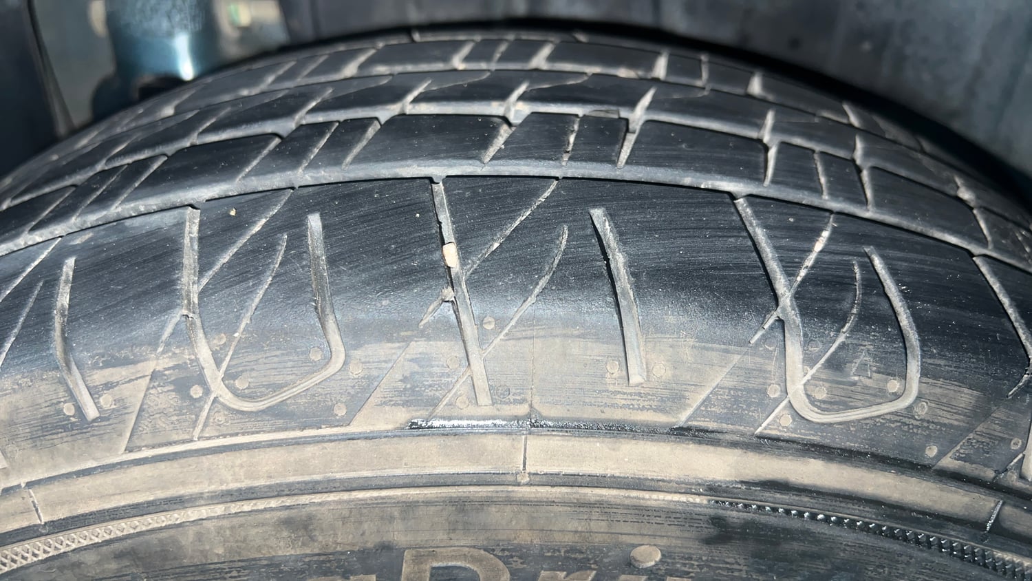 Used 2022 Mahindra XUV 300 W8 (O) 1.5 Diesel AMT Diesel Automatic tyres LEFT REAR TYRE TREAD VIEW