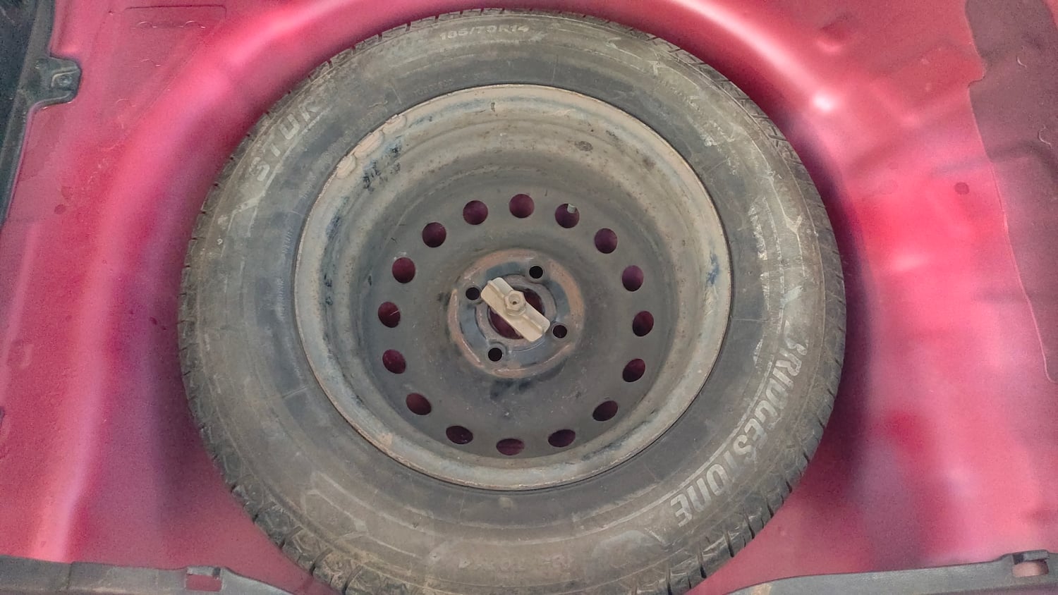 Used 2015 Hyundai Elite i20 Magna 1.2 Petrol Manual tyres SPARE TYRE VIEW