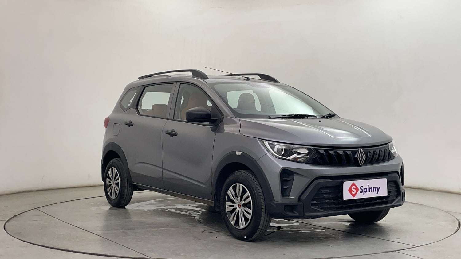 Used 2026 Renault Triber Evolution Petrol Manual exterior RIGHT FRONT CORNER VIEW