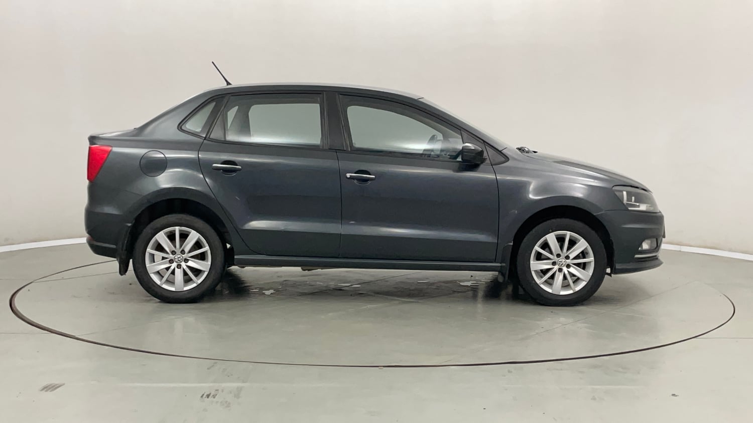 Used 2016 Volkswagen Ameo Highline1.2L (P) Petrol Manual exterior RIGHT SIDE VIEW
