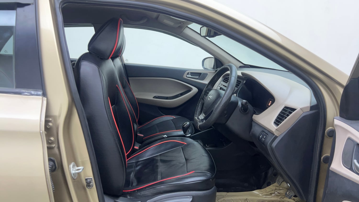 Used 2015 Hyundai Elite i20 Asta 1.4 CRDI Diesel Manual interior RIGHT SIDE FRONT DOOR CABIN VIEW