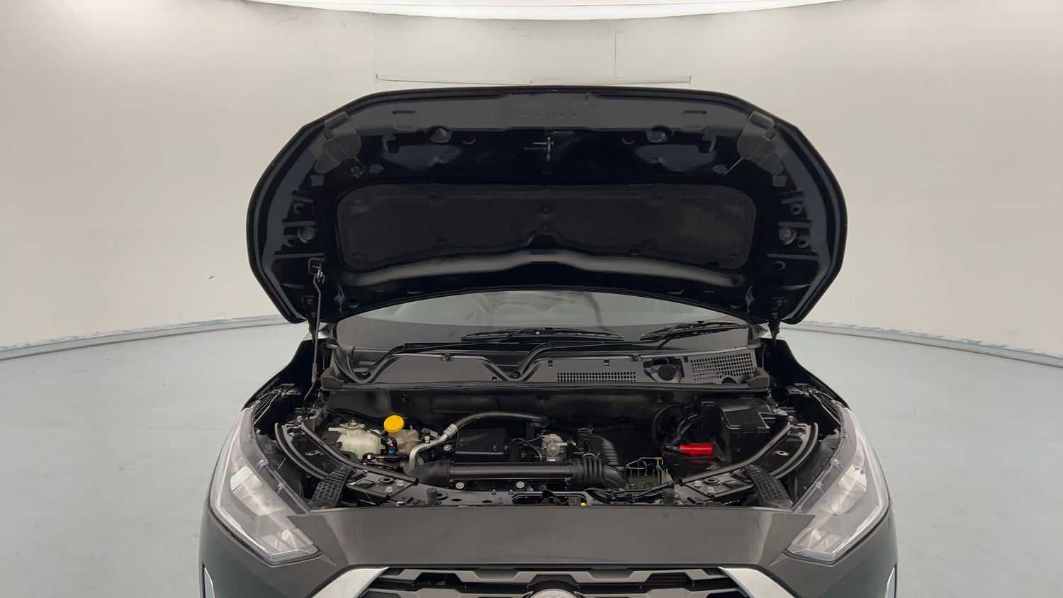 Used 2024 Nissan Magnite XL Petrol Manual engine ENGINE & BONNET OPEN FRONT VIEW