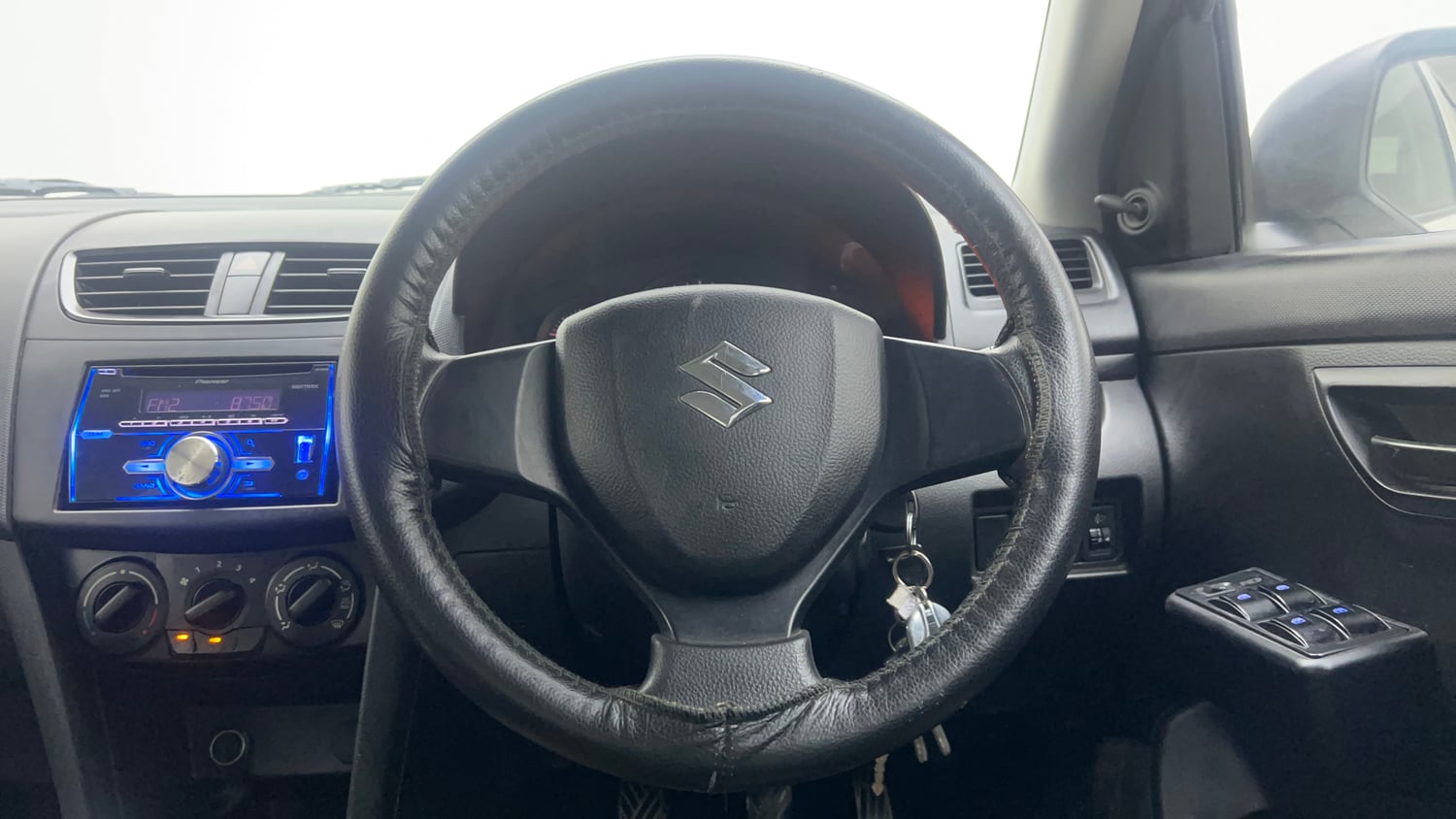 Used 2015 Maruti Suzuki Swift LXi Petrol Manual interior STEERING VIEW