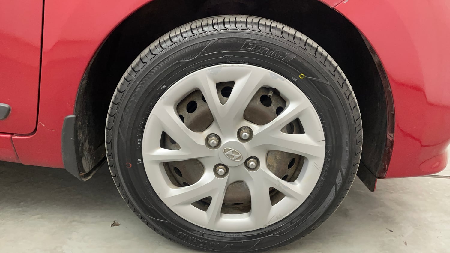 Used 2018 Hyundai Grand i10 Sportz 1.2 Kappa VTVT Petrol Manual tyres RIGHT FRONT TYRE RIM VIEW