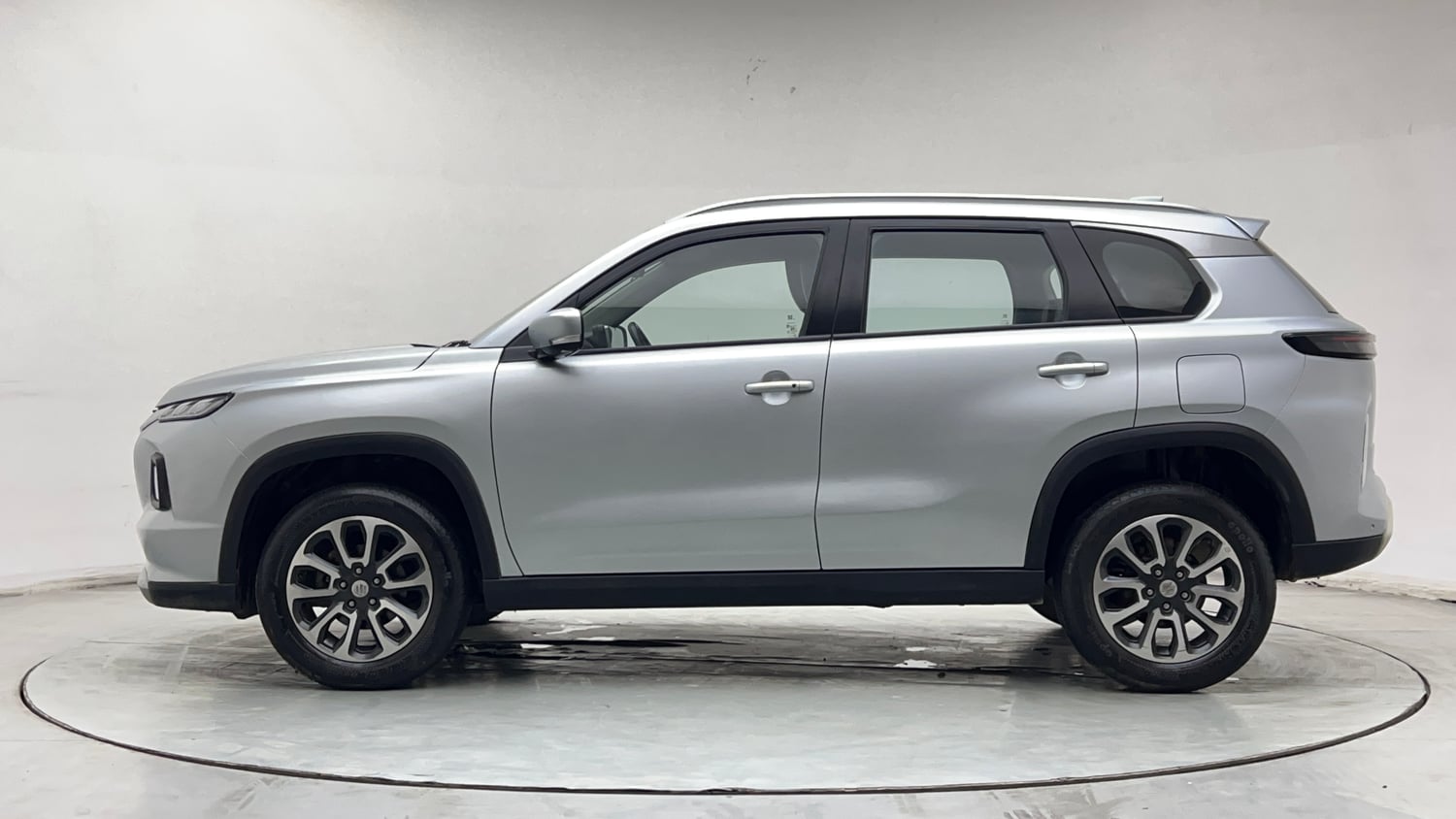 Used 2024 Maruti Suzuki Grand Vitara Delta Smart Hybrid Petrol Manual exterior LEFT SIDE VIEW