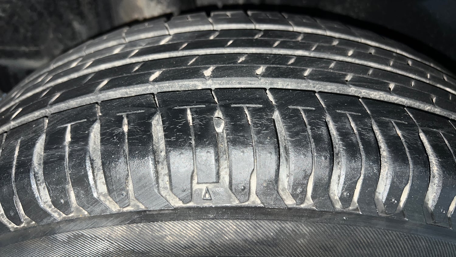 Used 2023 Maruti Suzuki Swift ZXi Petrol Manual tyres RIGHT REAR TYRE TREAD VIEW